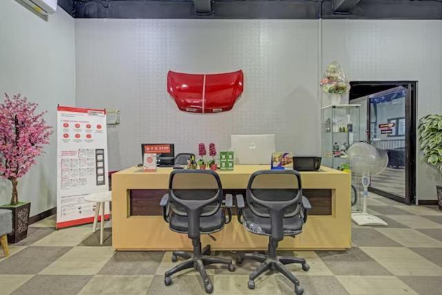Super Oyo Capital O 3198 Sukomanunggal Inn Surabaya Exteriör bild