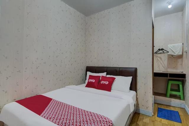 Super Oyo Capital O 3198 Sukomanunggal Inn Surabaya Exteriör bild