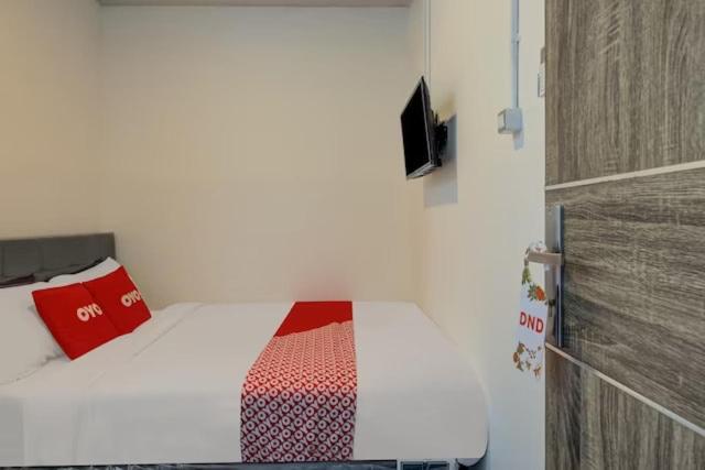 Super Oyo Capital O 3198 Sukomanunggal Inn Surabaya Exteriör bild